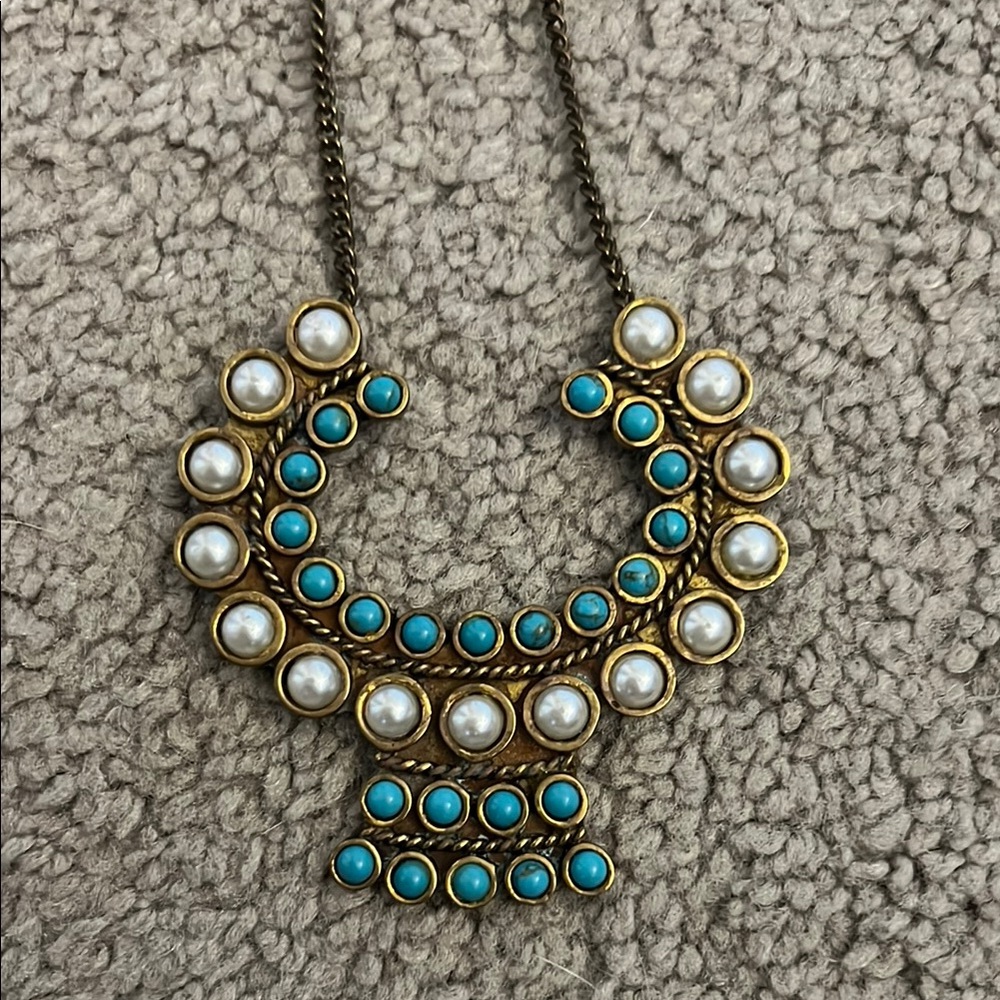 Elegant Turquoise and Pearl Necklace
